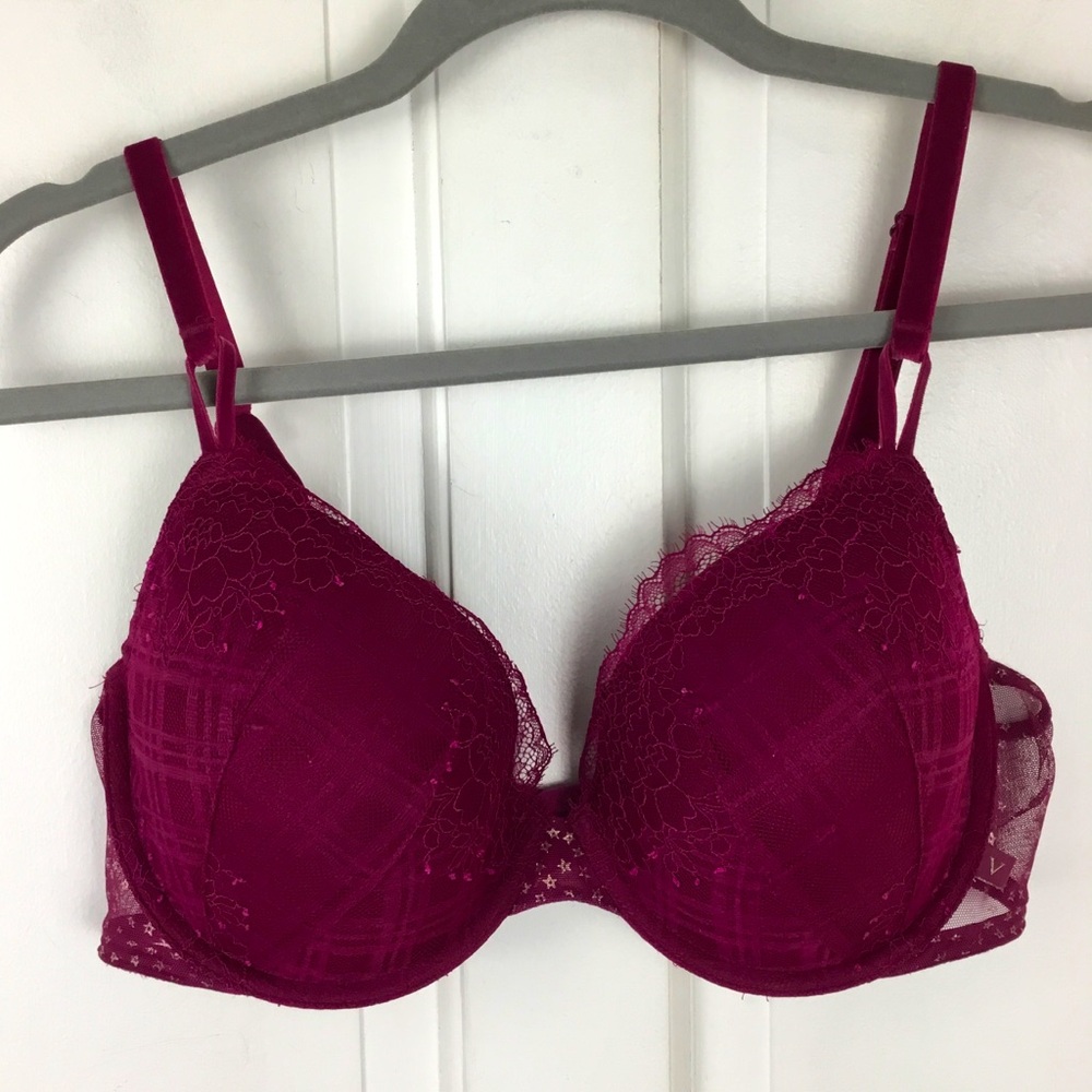 Victorias Secret Lined Demi Lace Bra Size 38C